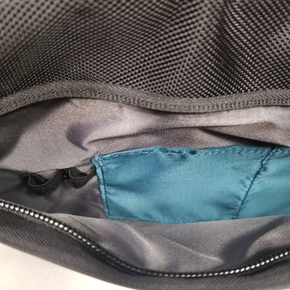 New! Case Logic 3203986 Advantage 14 Black Tablet Laptop Shoulder Messenger Bag